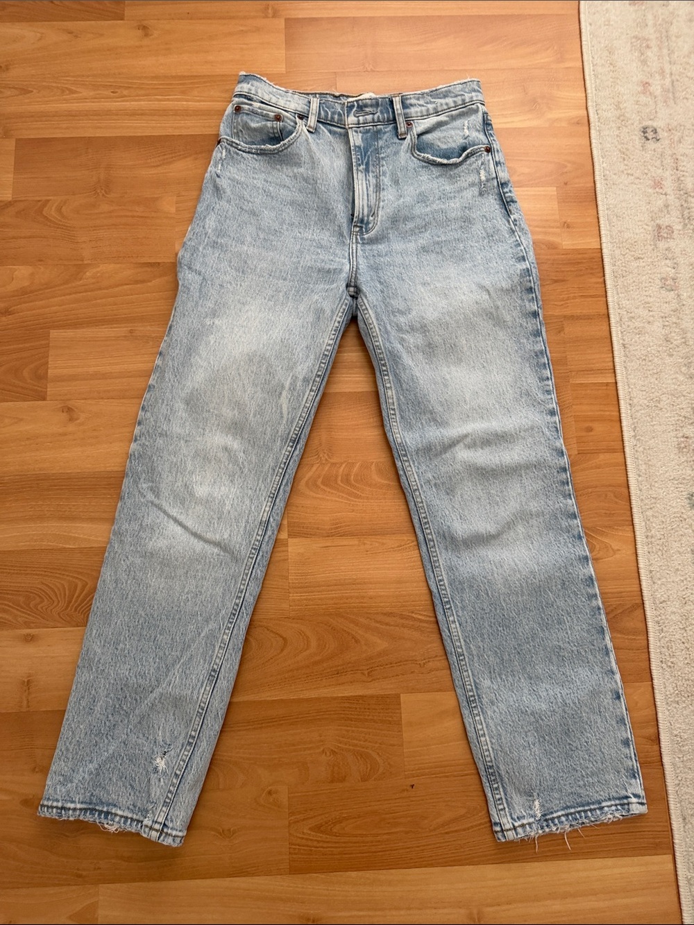 Light Wash Straight Leg Jeans - size 26 short